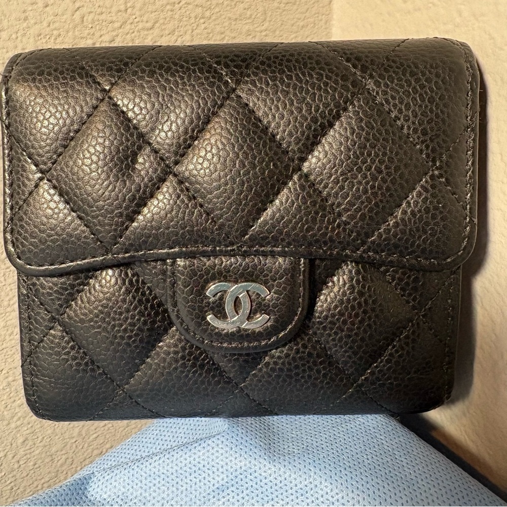 CHANEL Classic  Caviar Black Small Flap Quilted Leather Wallet - Picture 15 of 16